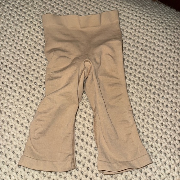 SKIMS High-Waisted Shapewear Shorts - Nude - Picture 4 of 5